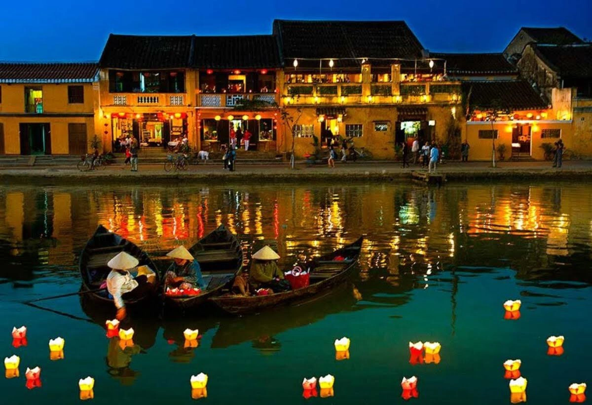 Where to enjoy a lantern boat ride