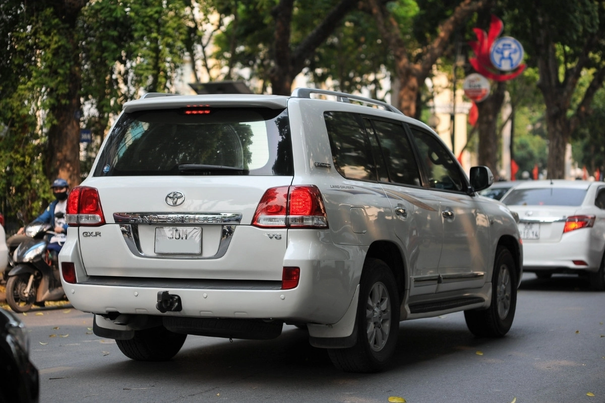 Long-distance private car travel
