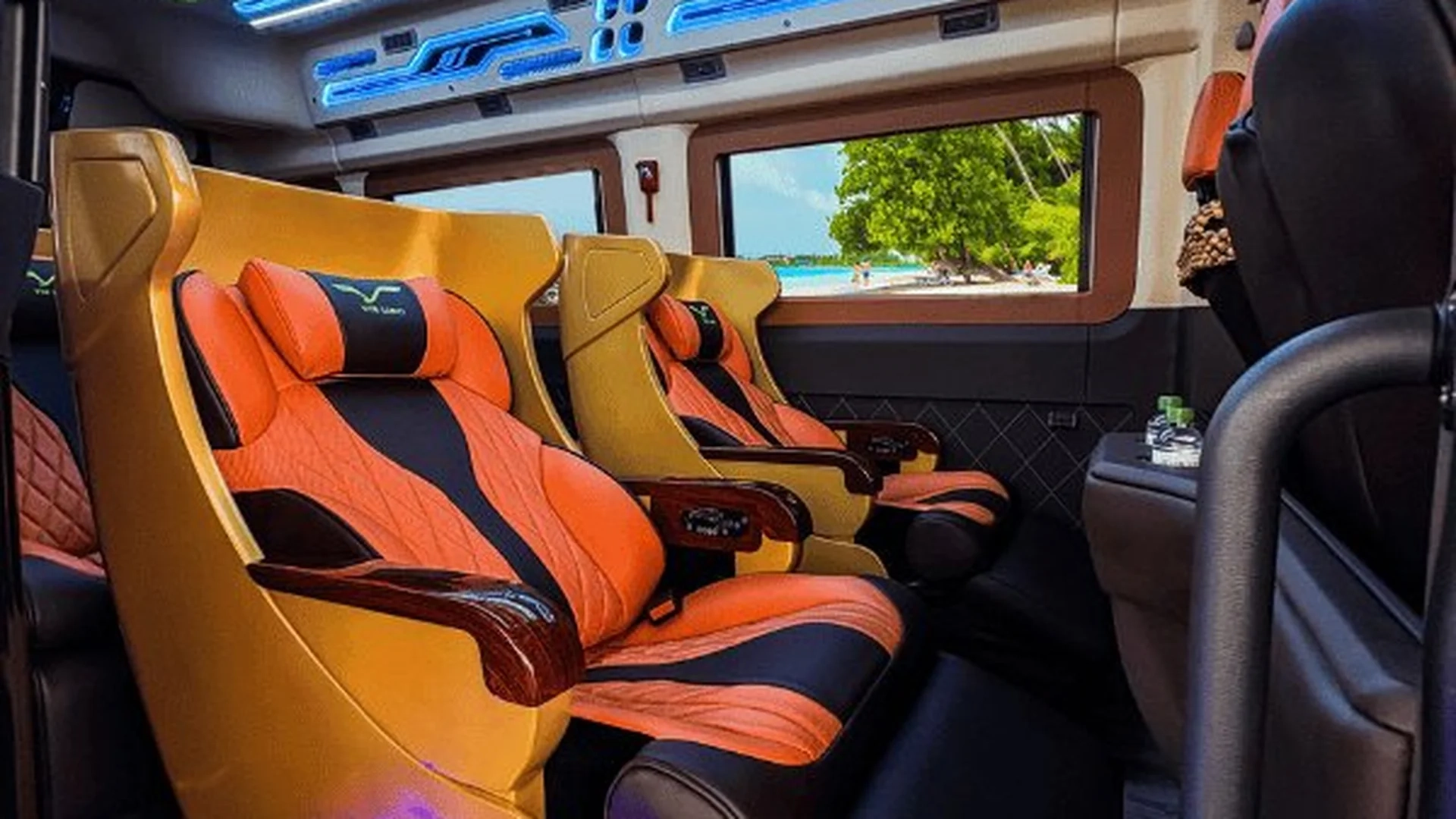 Transfer from Tan Son Nhat Airport to Mui Ne - Phan Thiet | Limousine