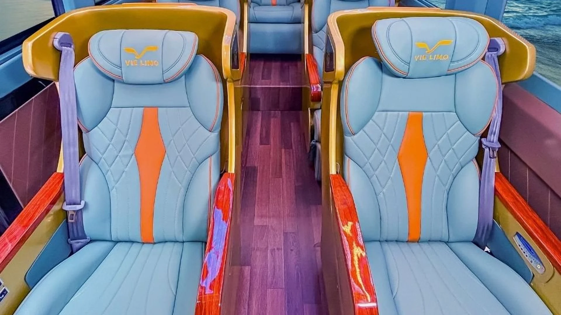 Transfer from Tan Son Nhat Airport to Mui Ne - Phan Thiet | Limousine