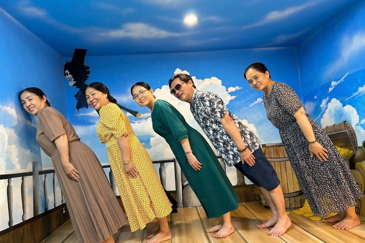 Visiting Upside Down House Vung Tau