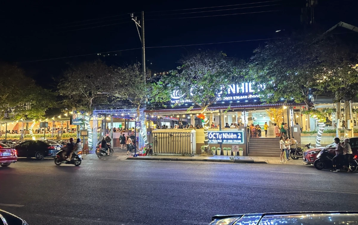 Oc Tu Nhien Restaurant 