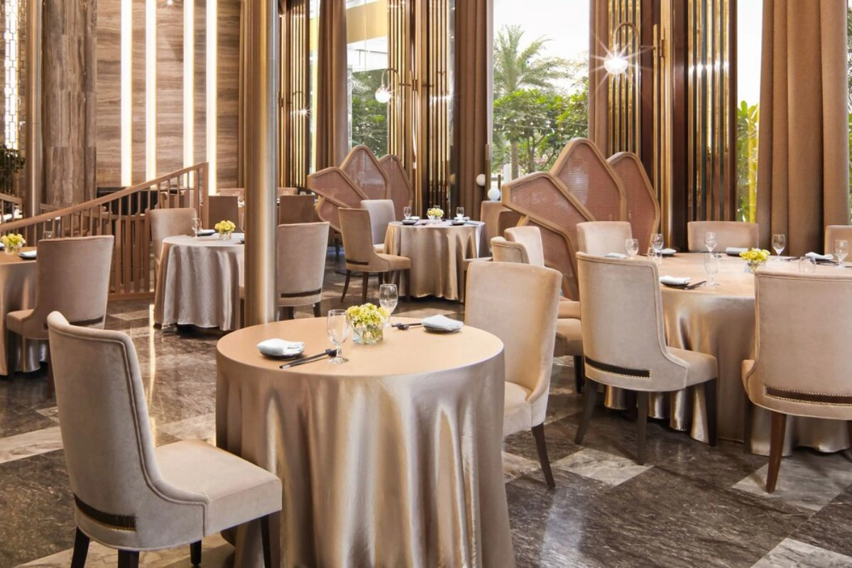 Yi Ling Ling serves Cantonese cuisine in a hotel setting 