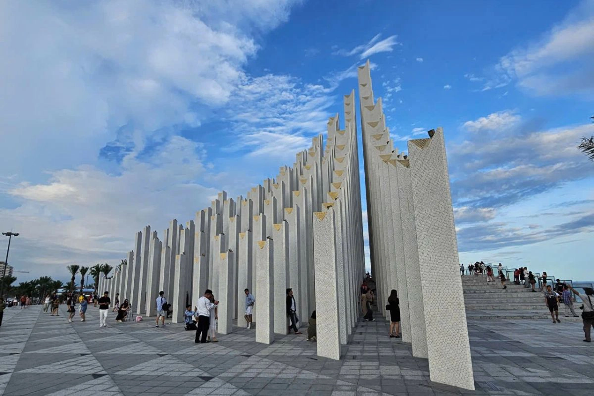 Tam Thang Square adds a new landmark to Back Beach