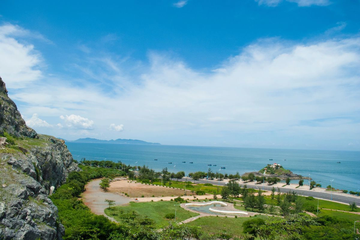 Thuy Van waterfront becomes especially pleasant after the afternoon heat