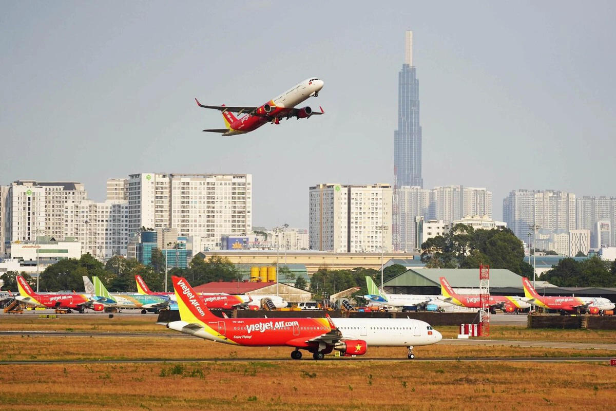 Fly from Vung Tau to Da Nang