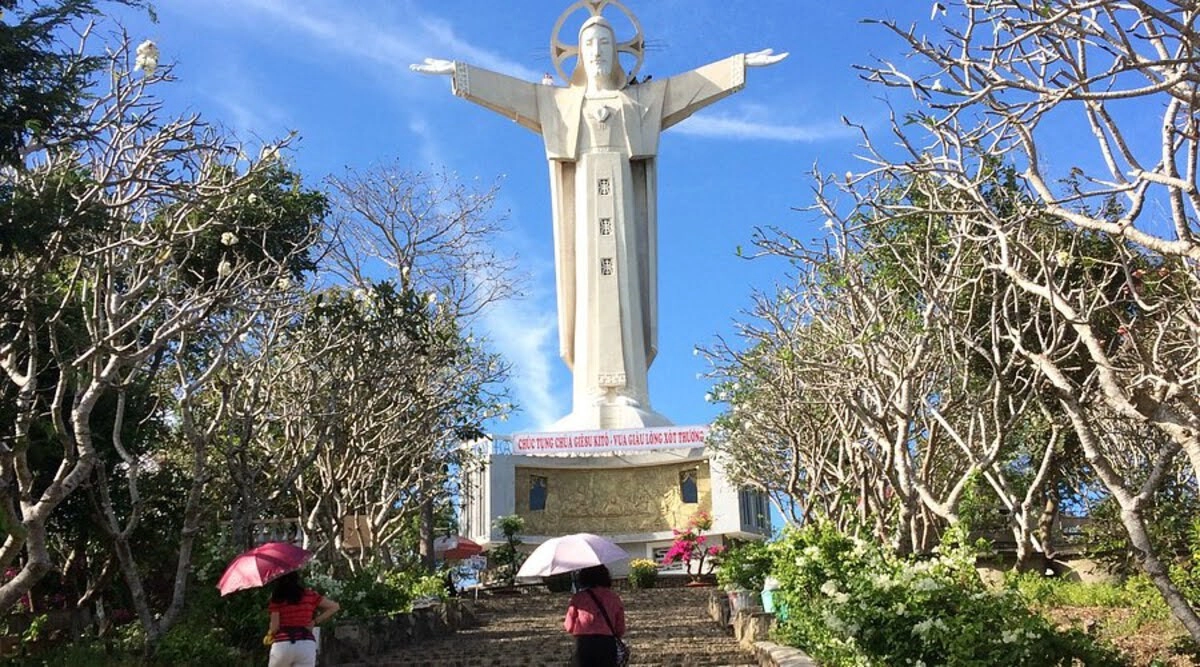 Ways to get to the Christ of Vung Tau