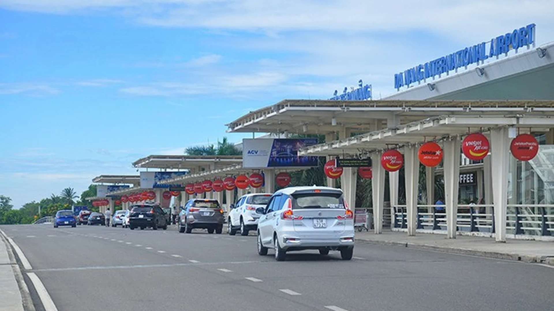 [Combo] Vietnam Travel eSIM & Airport Transfer at Da Nang Airport (DAD)