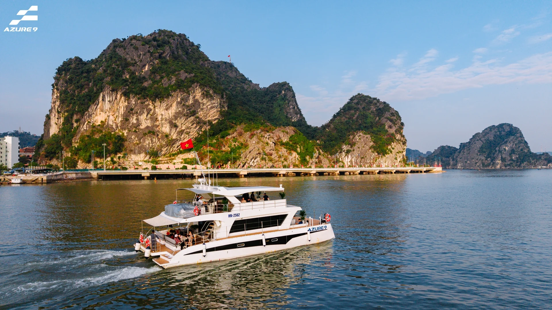 Day tour | Enjoy the morning sightseeing in Ha Long Bay with Azure9 Yacht