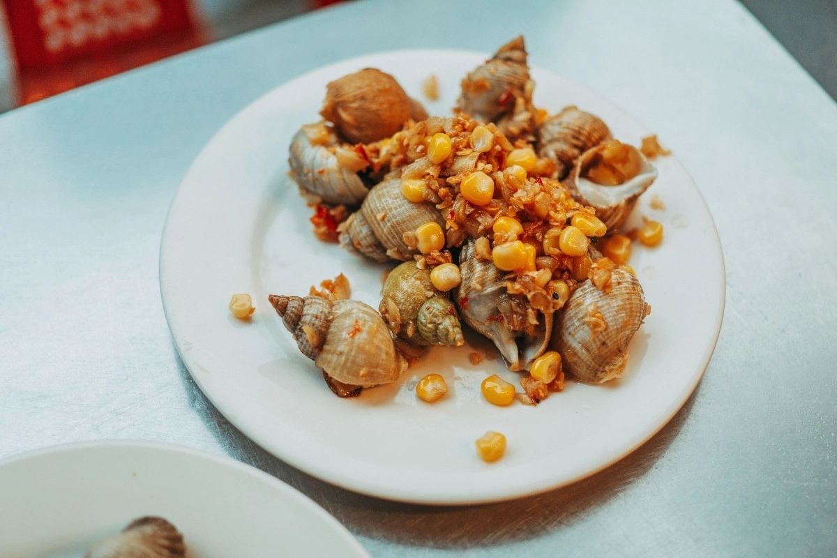 Seafood dining