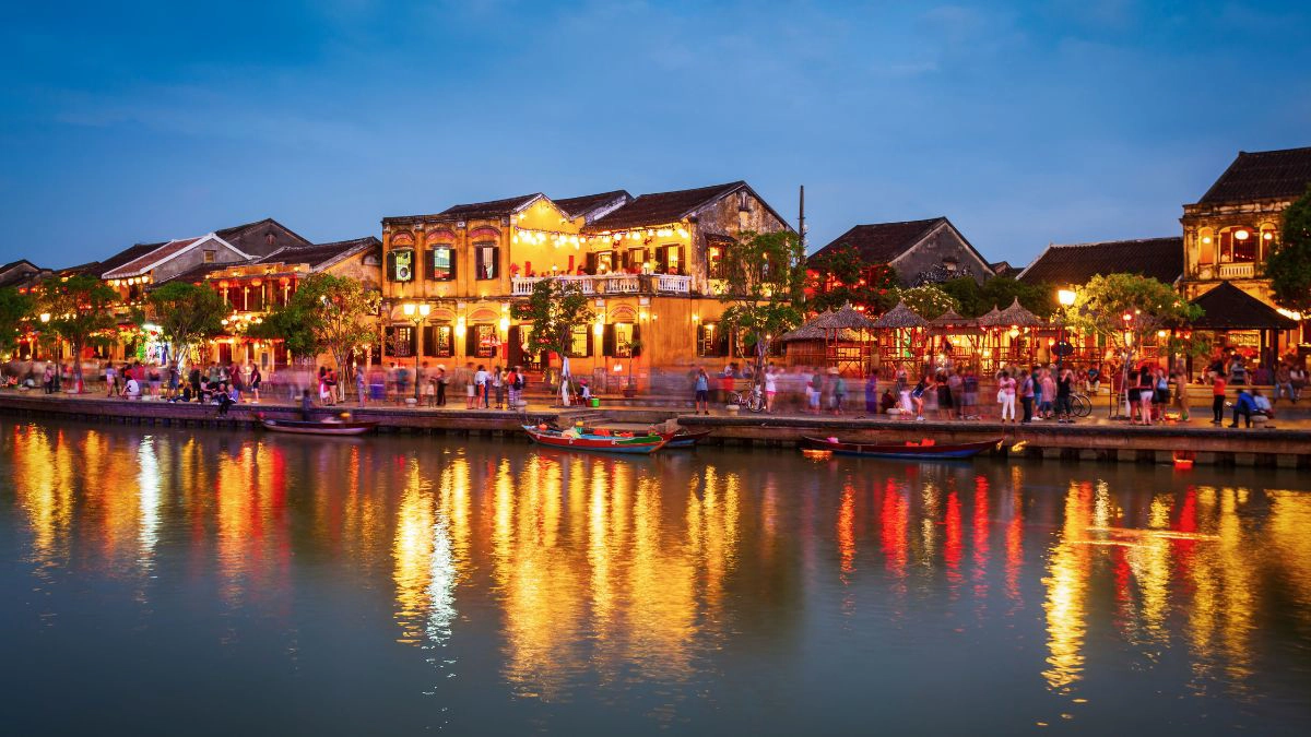 Practical tips for enjoying Hoi An Vietnam at night