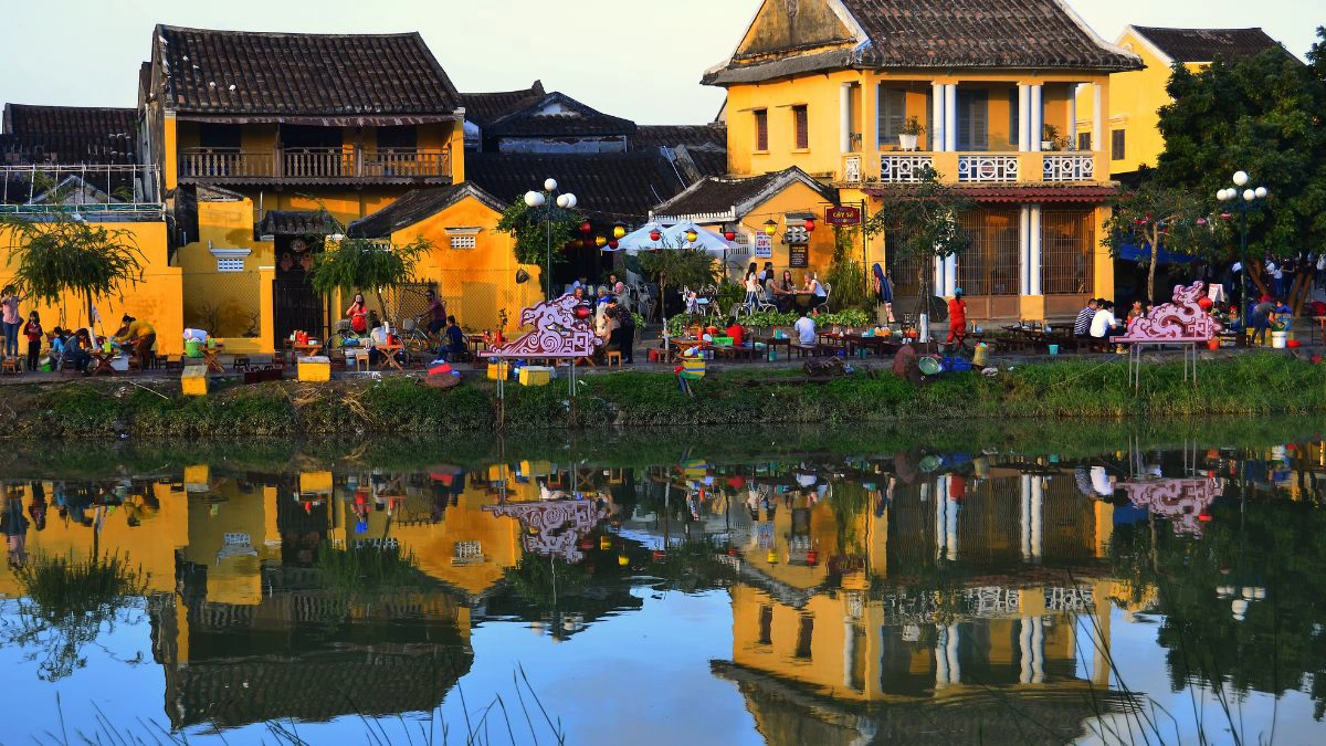 Explore Hoi An Ancient Town and riverside nightlife