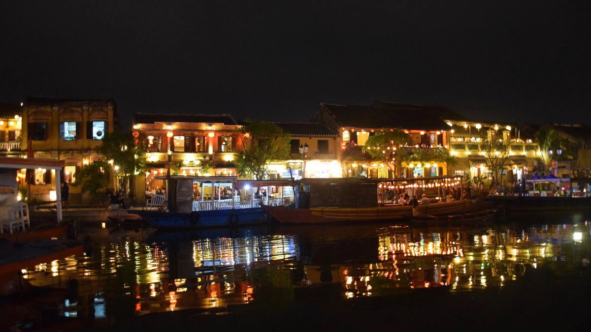 Things to do in Hoi An at night