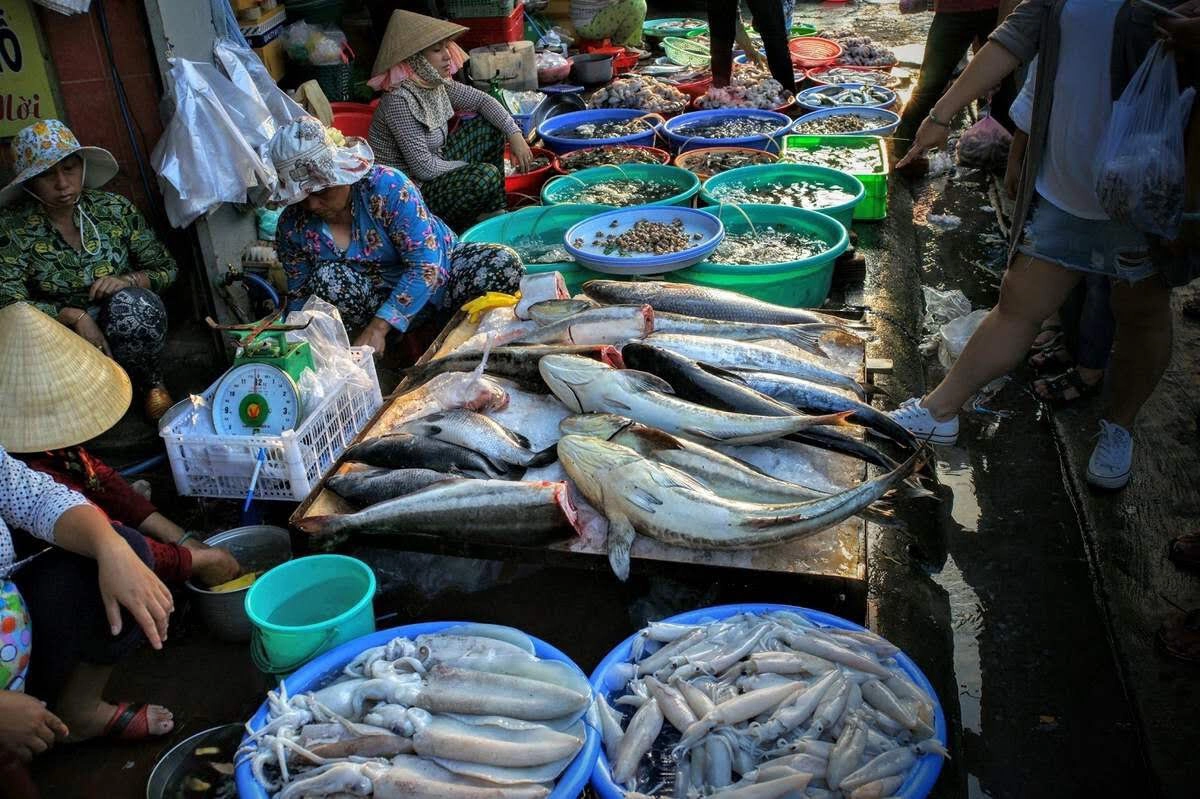 Xom Luoi Market